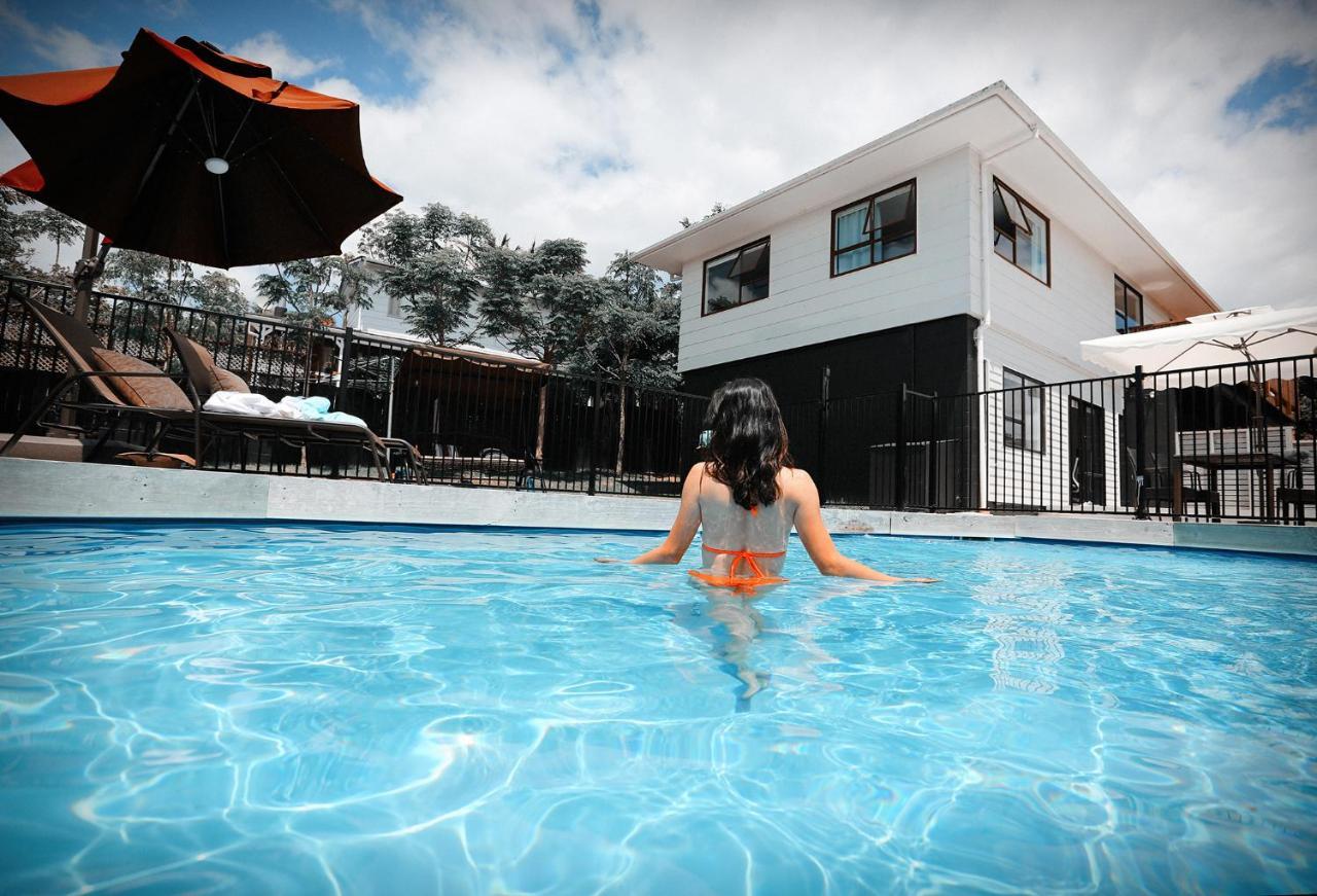 Swimming Pool Holiday Villa โอ๊คแลนด์ ภายนอก รูปภาพ