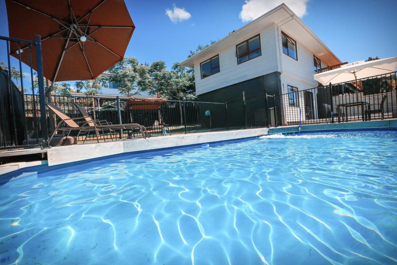 Swimming Pool Holiday Villa โอ๊คแลนด์ ภายนอก รูปภาพ