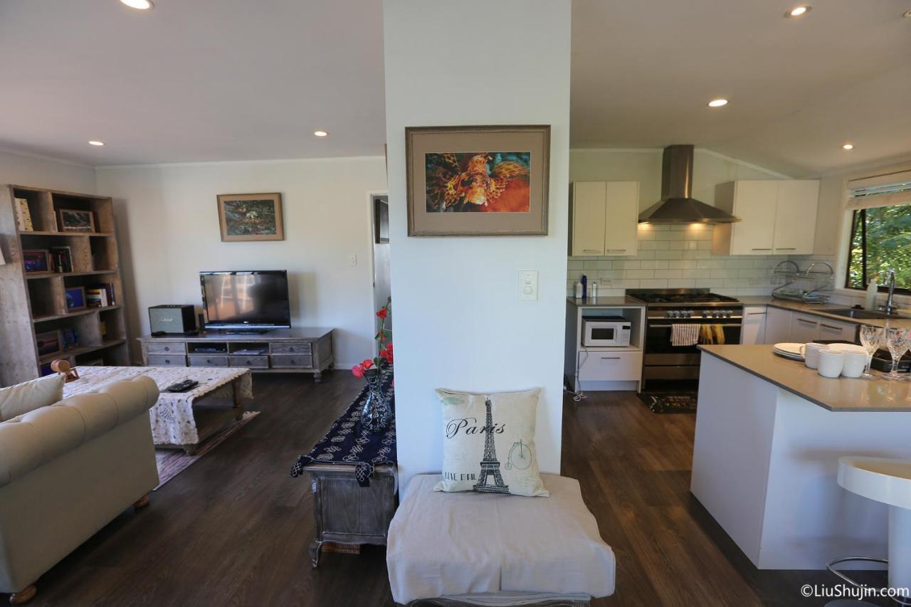 Swimming Pool Holiday Villa โอ๊คแลนด์ ภายนอก รูปภาพ