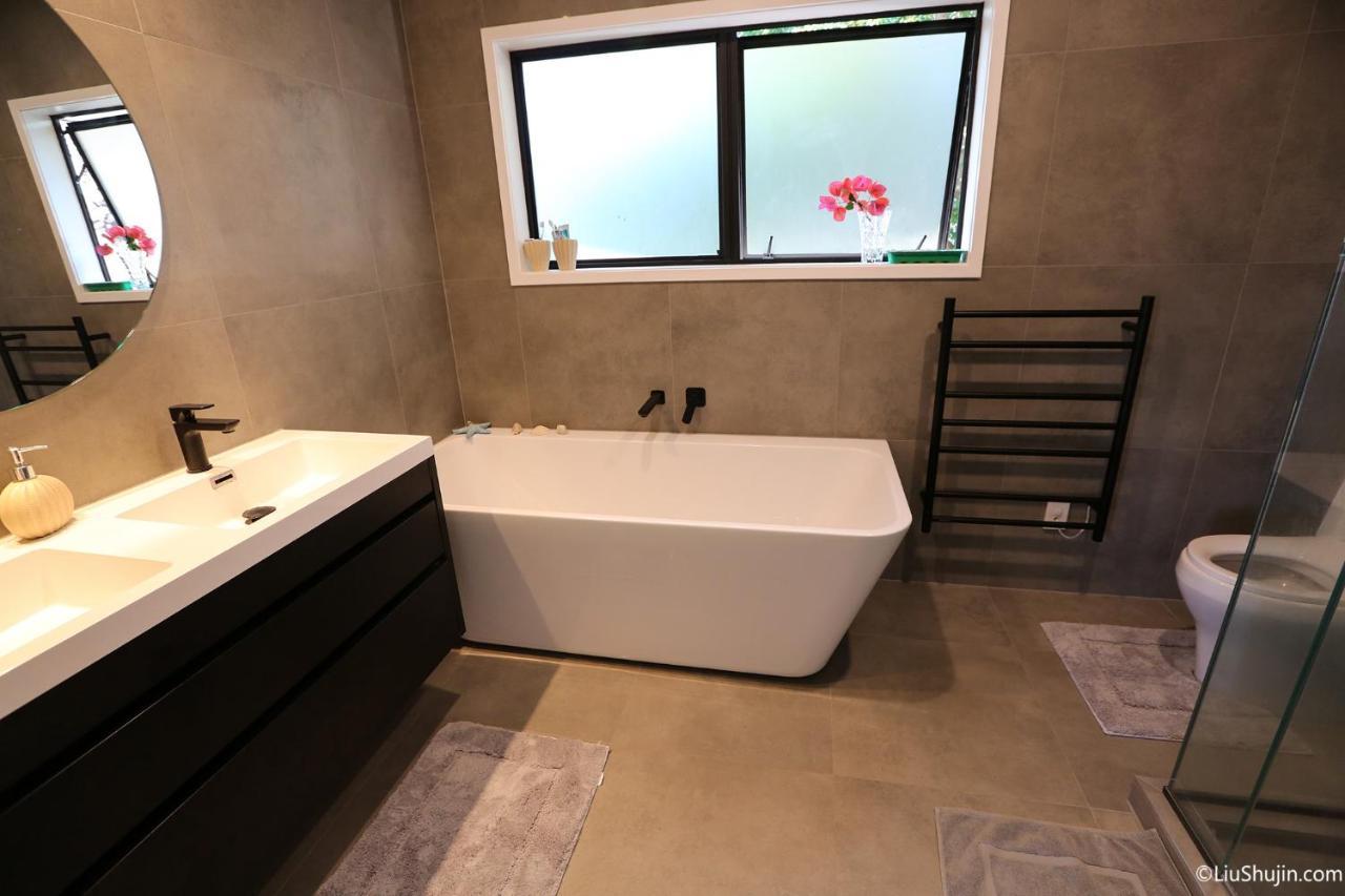 Swimming Pool Holiday Villa โอ๊คแลนด์ ภายนอก รูปภาพ