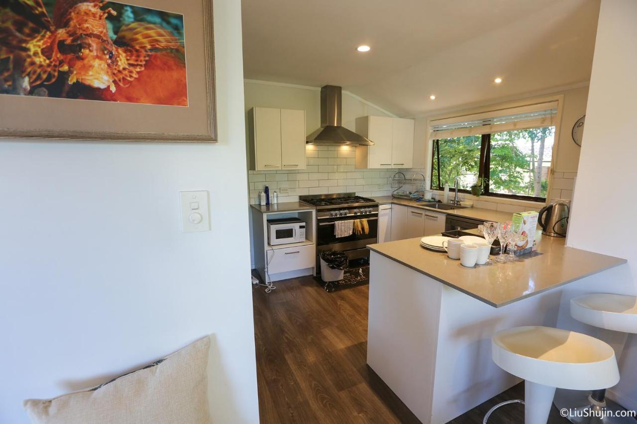 Swimming Pool Holiday Villa โอ๊คแลนด์ ภายนอก รูปภาพ