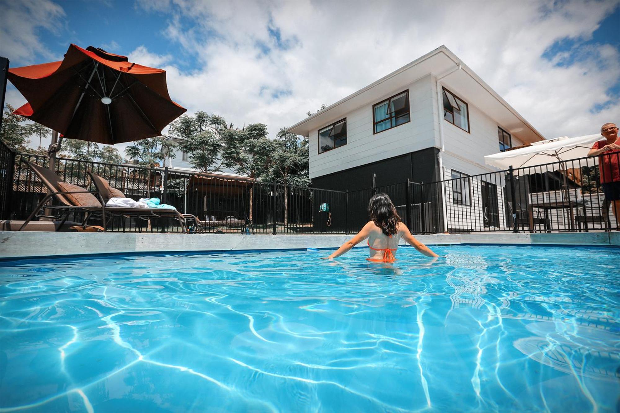 Swimming Pool Holiday Villa โอ๊คแลนด์ ภายนอก รูปภาพ